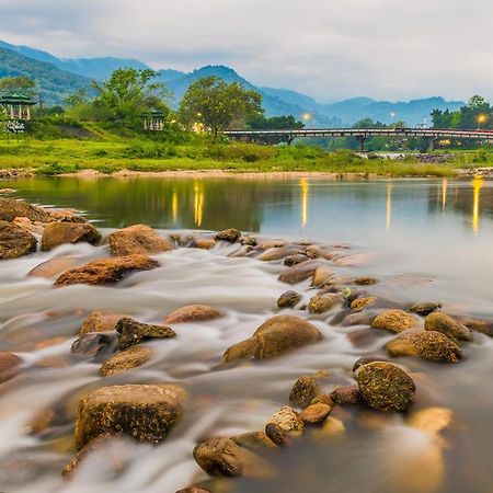 Pura Nakhon Hotel Накхон Си Тамарат Екстериор снимка