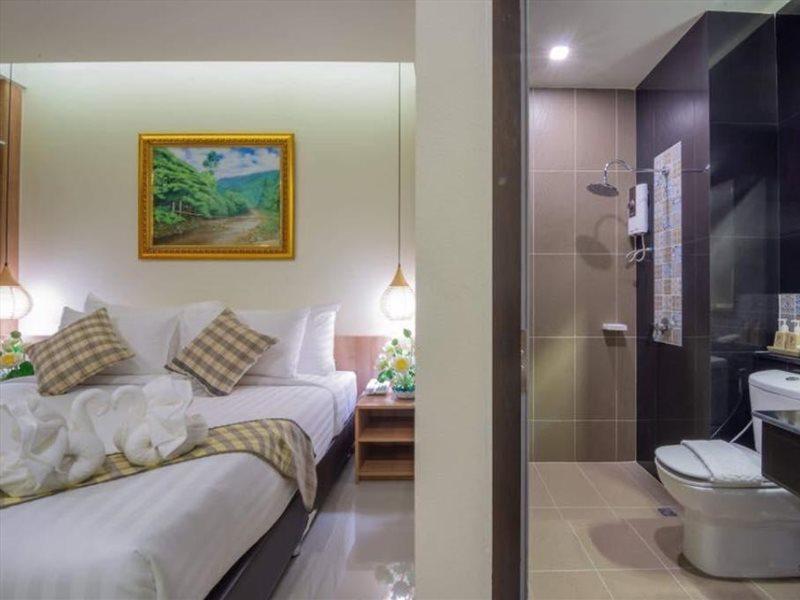Pura Nakhon Hotel Накхон Си Тамарат Екстериор снимка