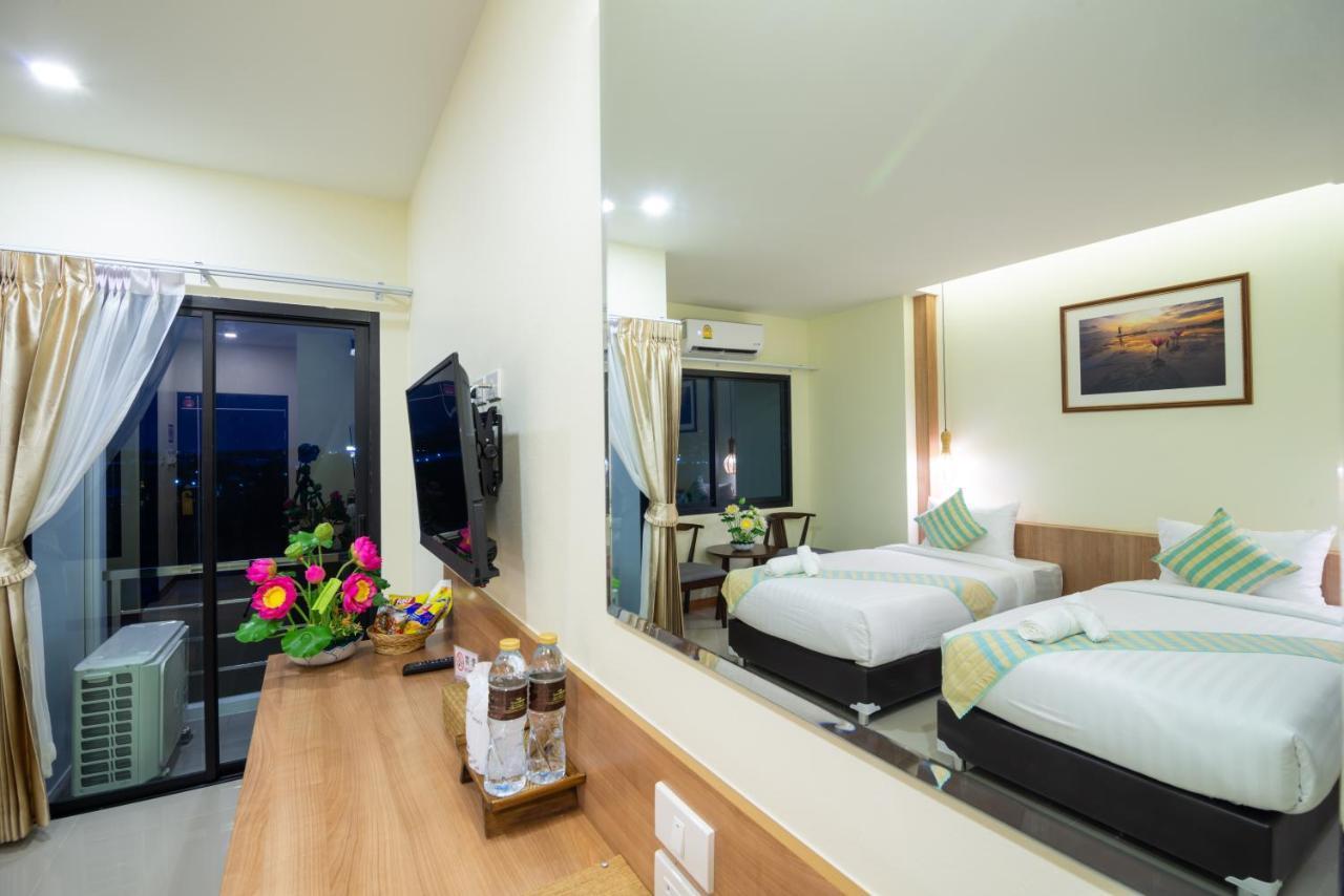 Pura Nakhon Hotel Накхон Си Тамарат Екстериор снимка
