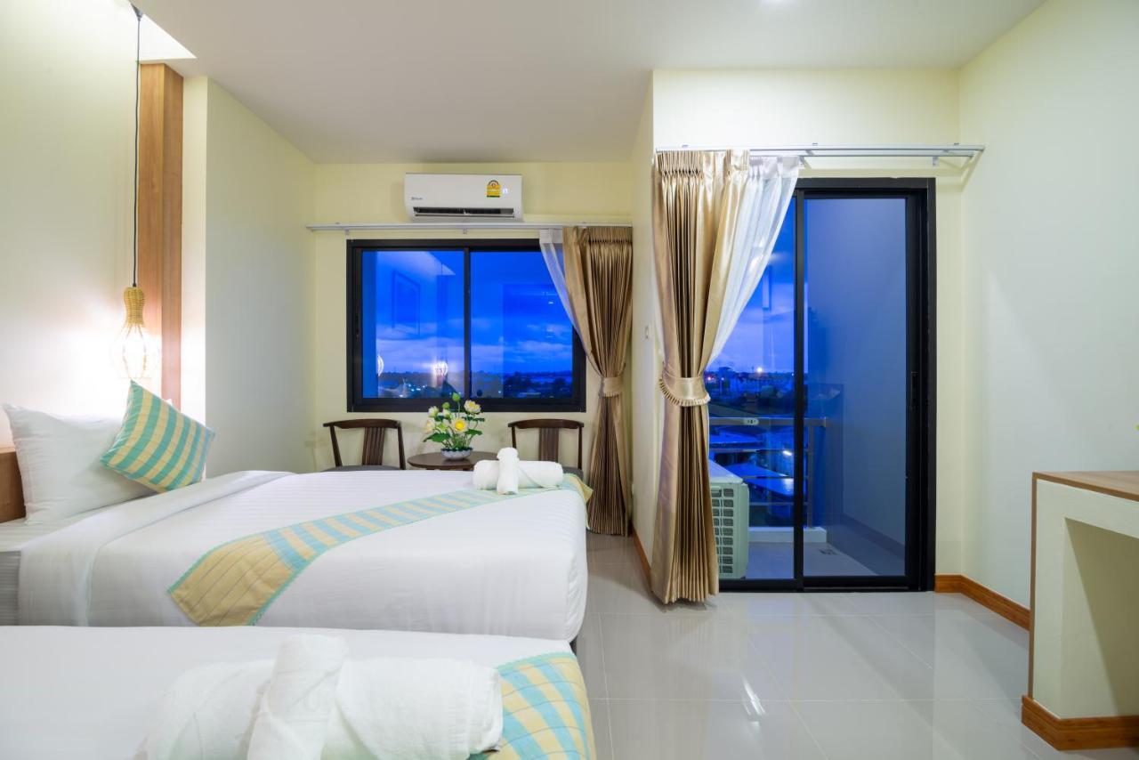 Pura Nakhon Hotel Накхон Си Тамарат Екстериор снимка