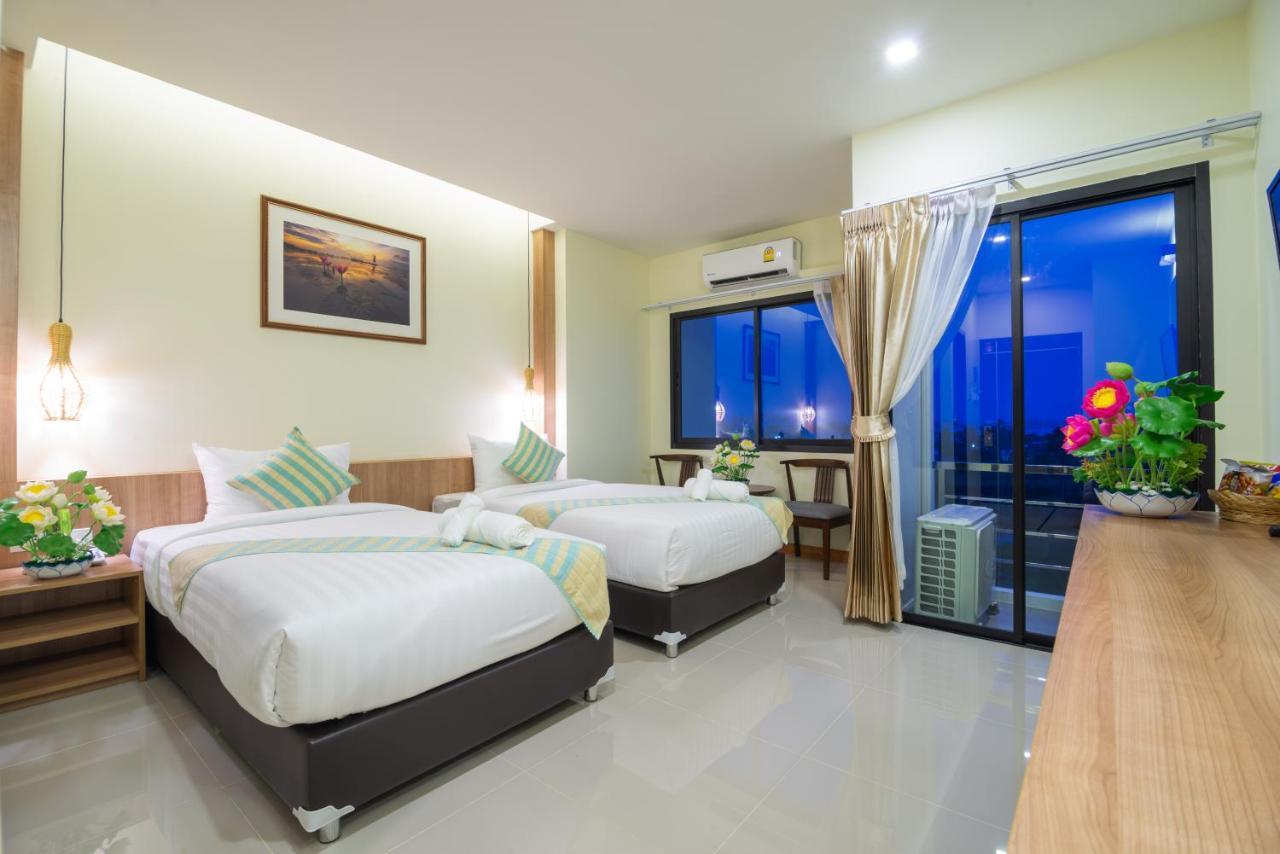 Pura Nakhon Hotel Накхон Си Тамарат Екстериор снимка