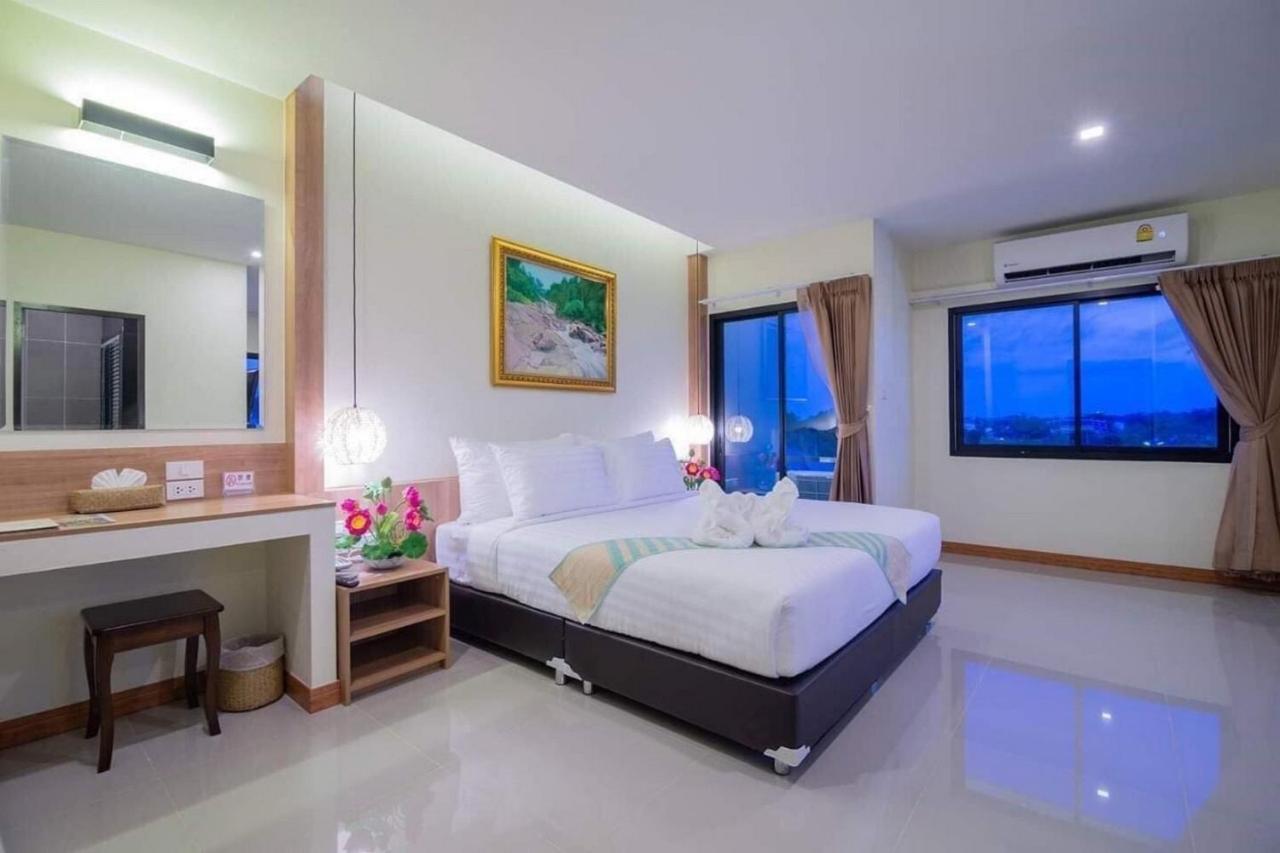 Pura Nakhon Hotel Накхон Си Тамарат Екстериор снимка