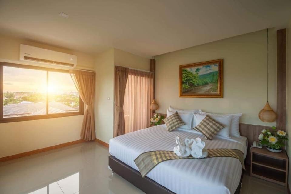 Pura Nakhon Hotel Накхон Си Тамарат Екстериор снимка