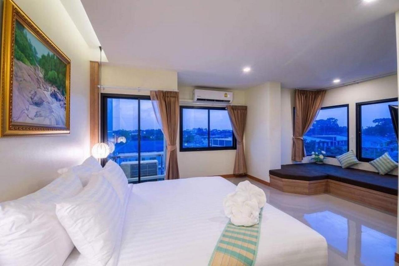 Pura Nakhon Hotel Накхон Си Тамарат Екстериор снимка