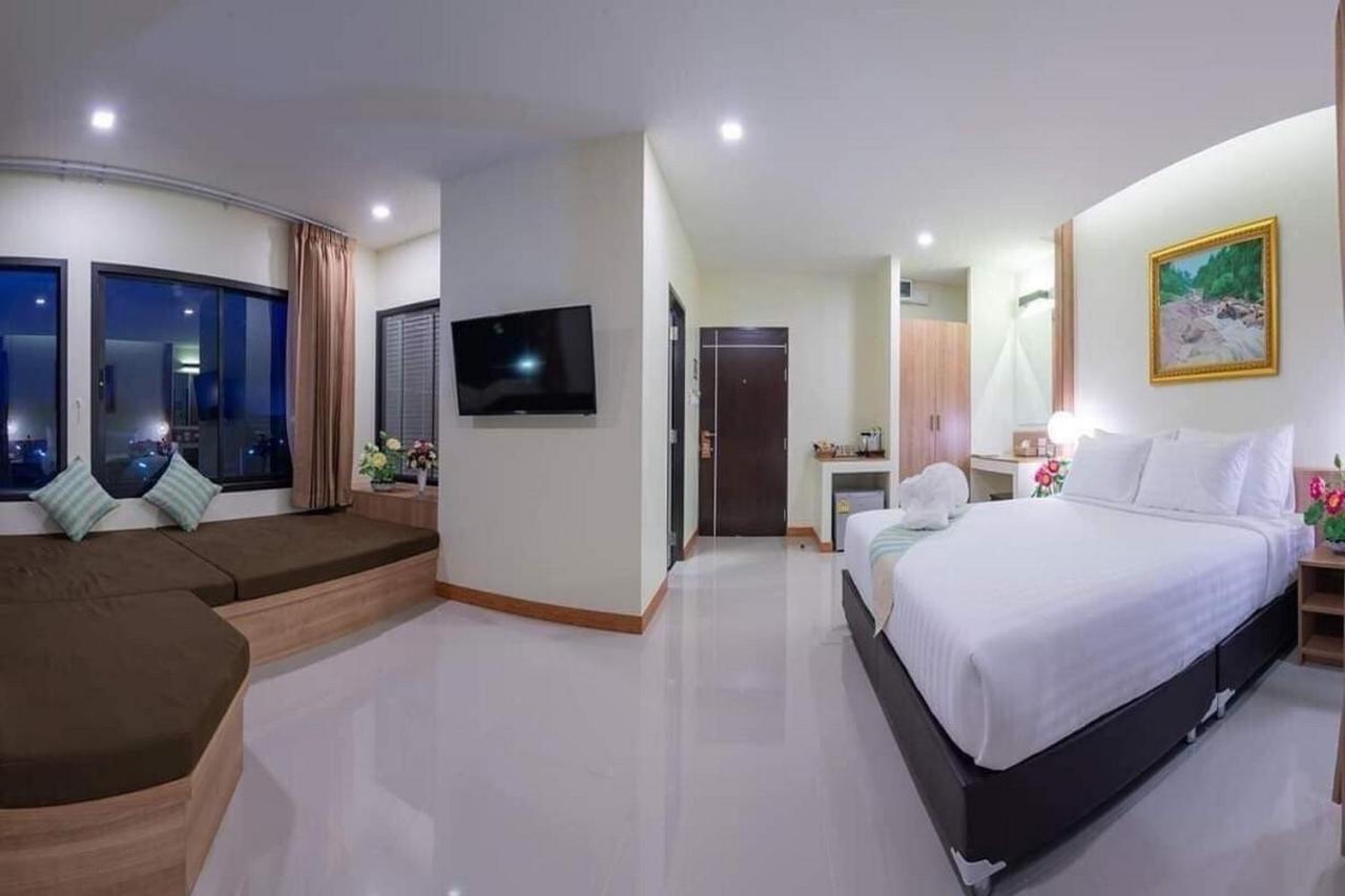 Pura Nakhon Hotel Накхон Си Тамарат Екстериор снимка