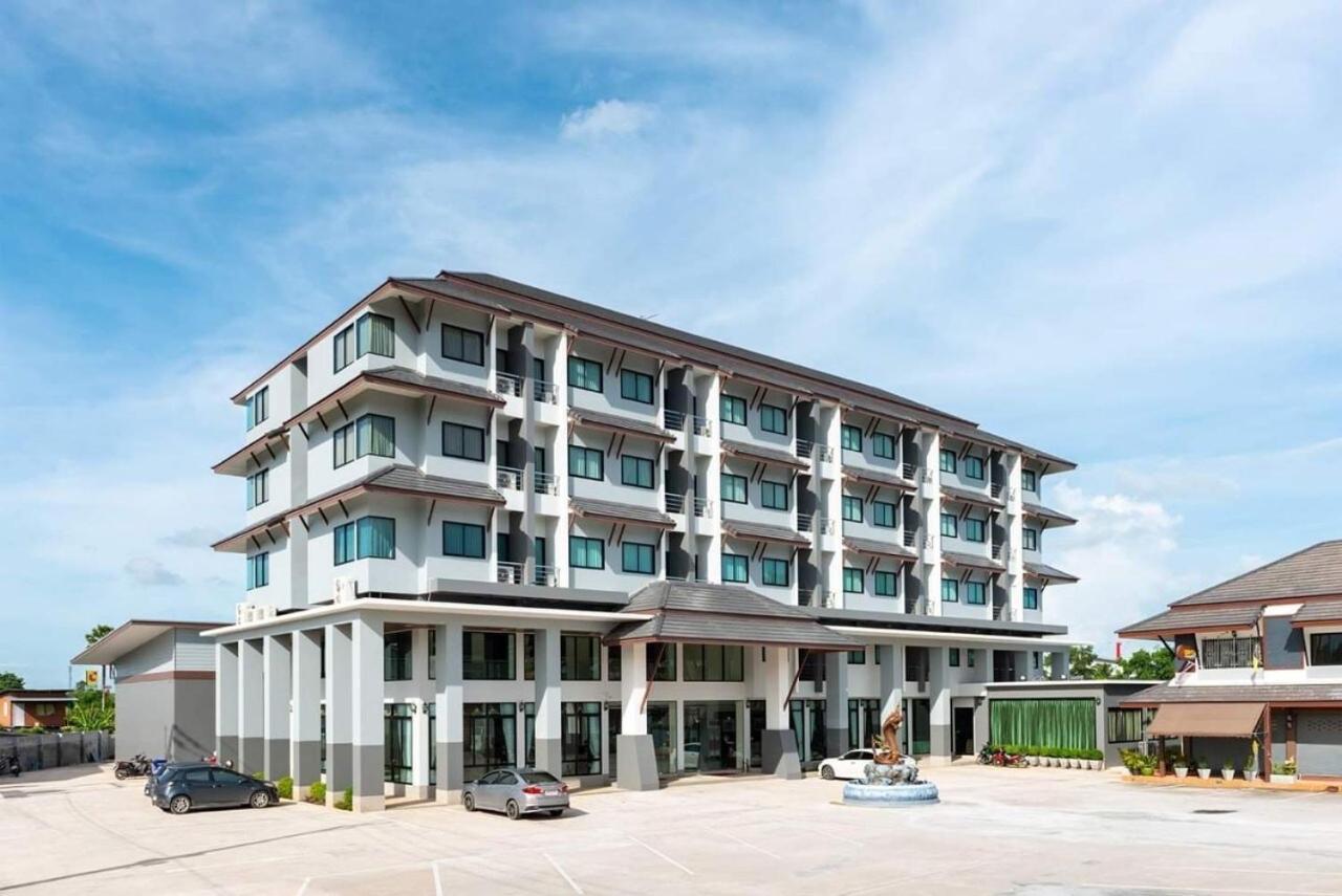 Pura Nakhon Hotel Накхон Си Тамарат Екстериор снимка