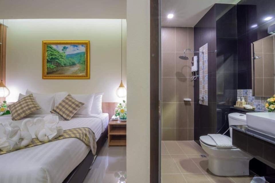 Pura Nakhon Hotel Накхон Си Тамарат Екстериор снимка