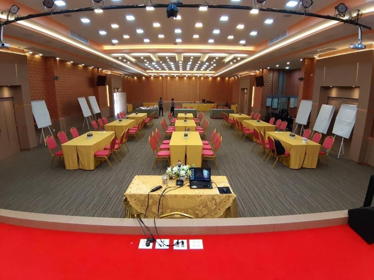 Pura Nakhon Hotel Накхон Си Тамарат Екстериор снимка