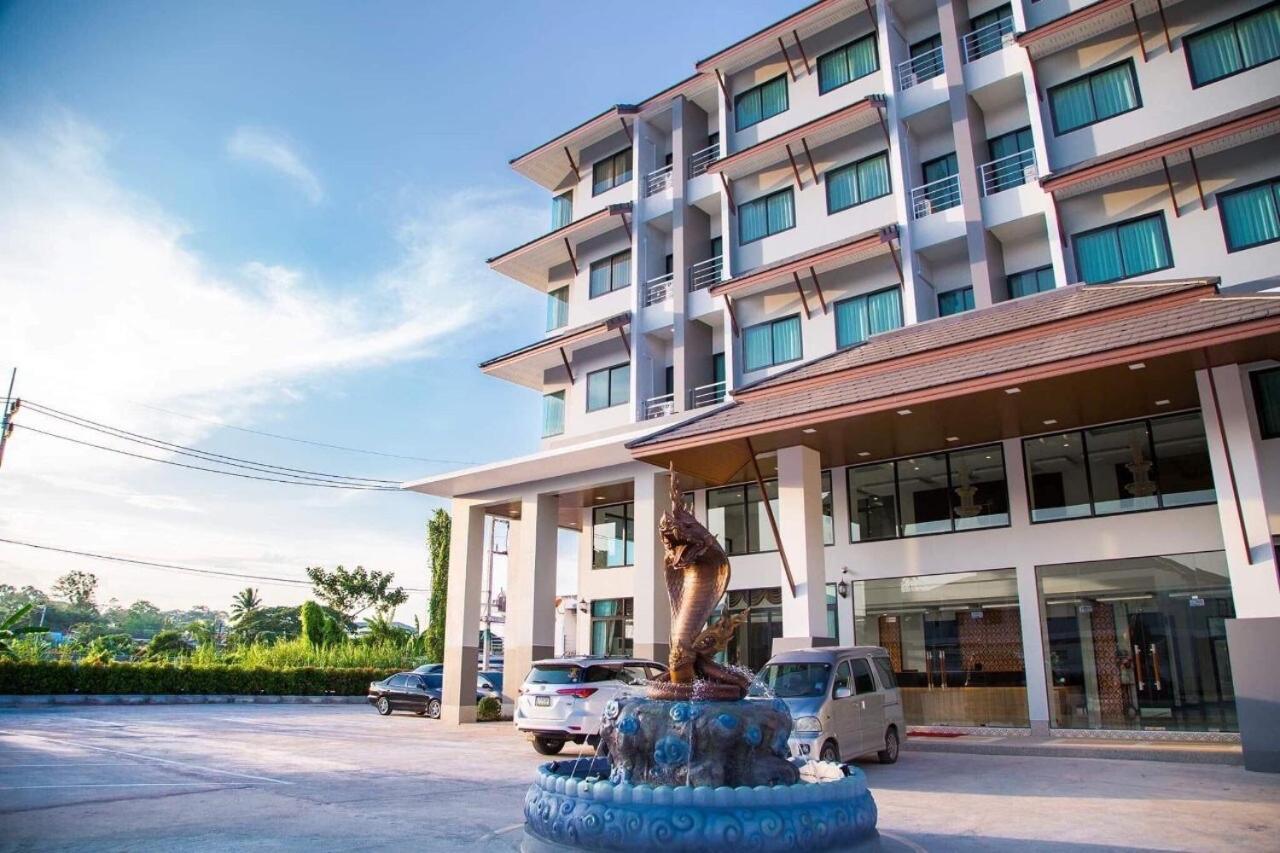 Pura Nakhon Hotel Накхон Си Тамарат Екстериор снимка