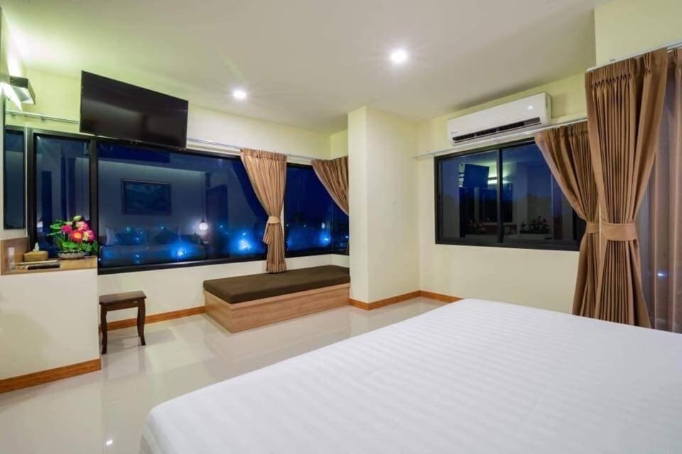 Pura Nakhon Hotel Накхон Си Тамарат Екстериор снимка