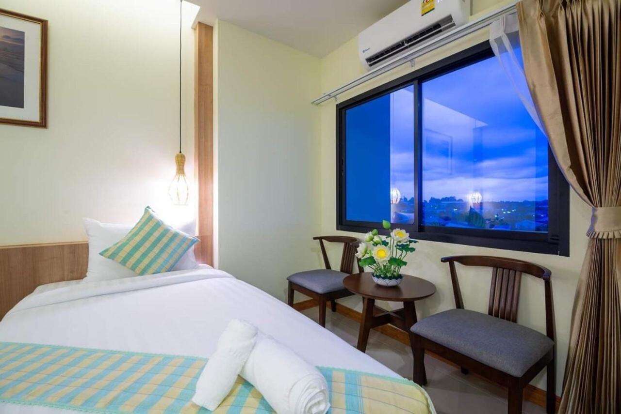 Pura Nakhon Hotel Накхон Си Тамарат Екстериор снимка