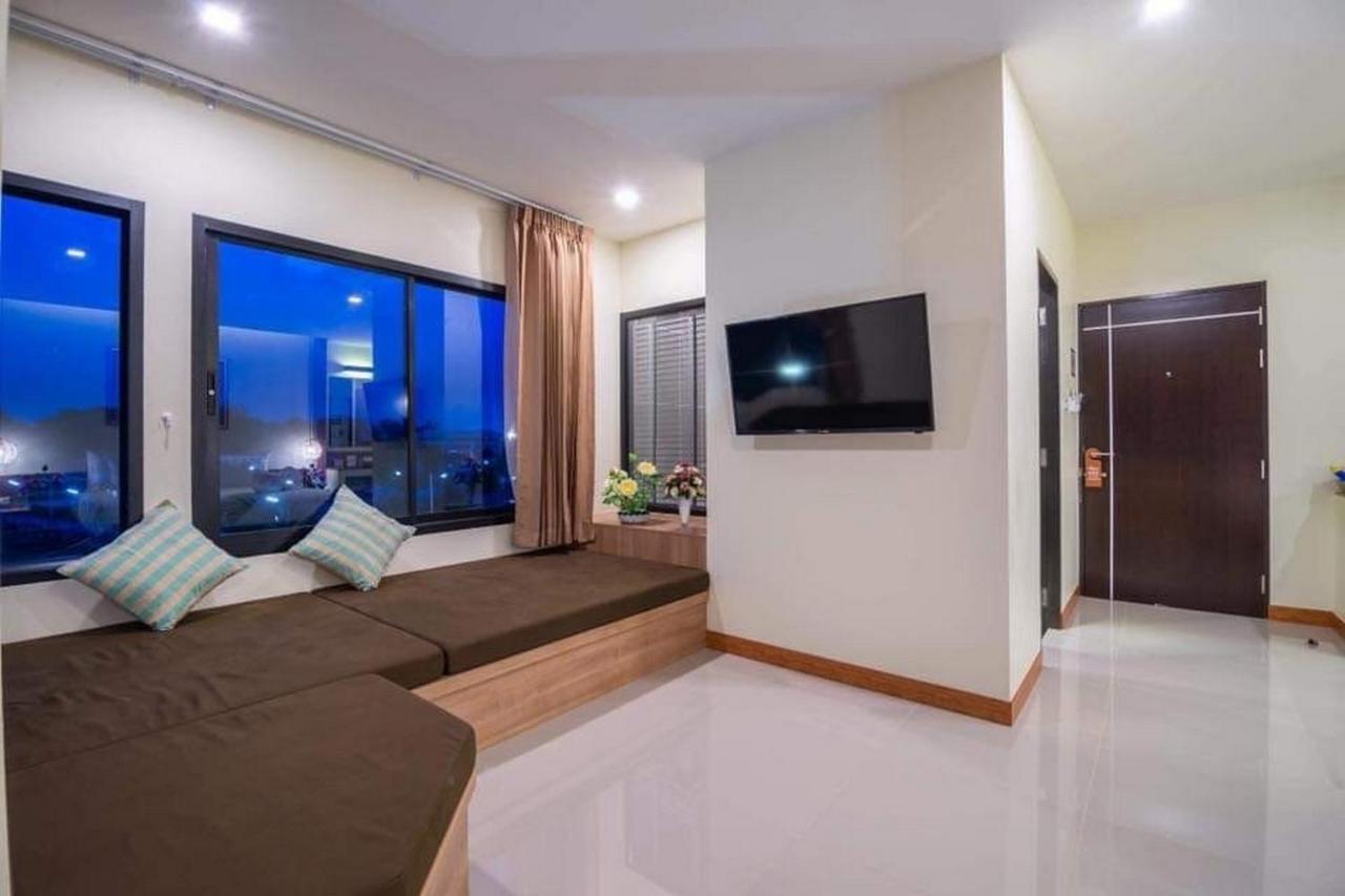 Pura Nakhon Hotel Накхон Си Тамарат Екстериор снимка