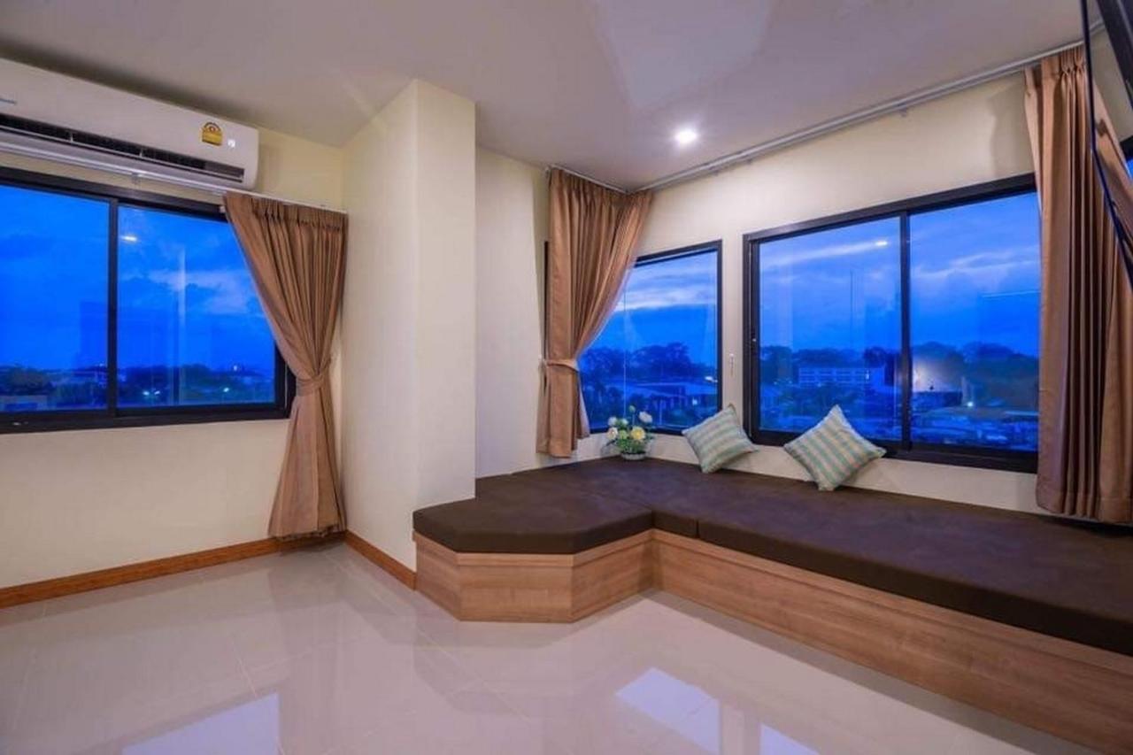 Pura Nakhon Hotel Накхон Си Тамарат Екстериор снимка