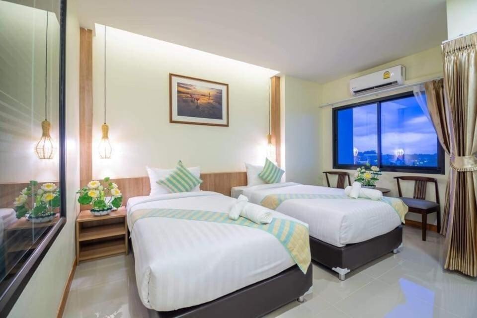 Pura Nakhon Hotel Накхон Си Тамарат Екстериор снимка