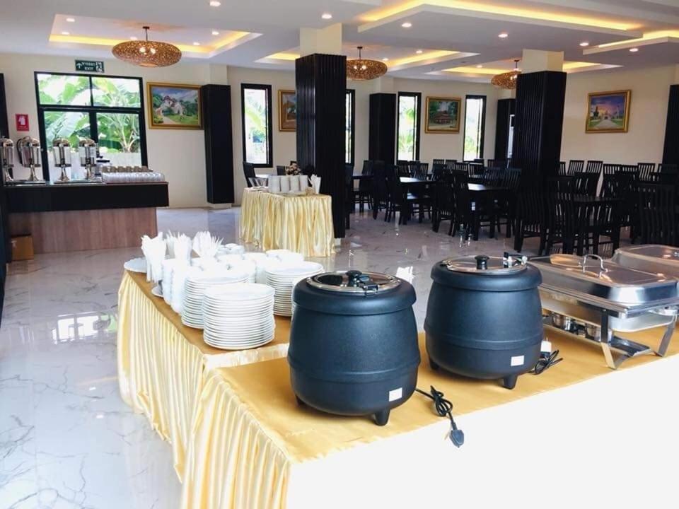 Pura Nakhon Hotel Накхон Си Тамарат Екстериор снимка